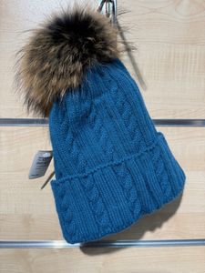 Hovedbilde Strikkelue m/dusk oppbrett Bl&aring;